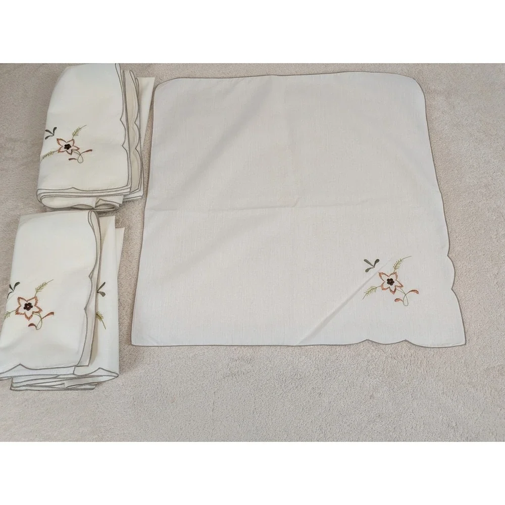 Vintage‎ Embroidered Cloth Napkins Set of 8 Off White Scalloped Edge Floral Boho